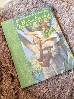 Vintage Robin Hood Illustrated Hardcover Book 1989 edition collector book